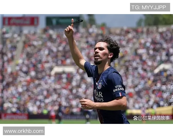 西甲激战：巴黎圣日耳曼与里昂战成平局帽子戏法引发全场狂欢