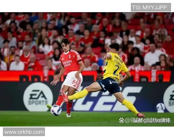 足总杯激战曼联与本菲卡平局红牌争议引发全场热议与焦点分析